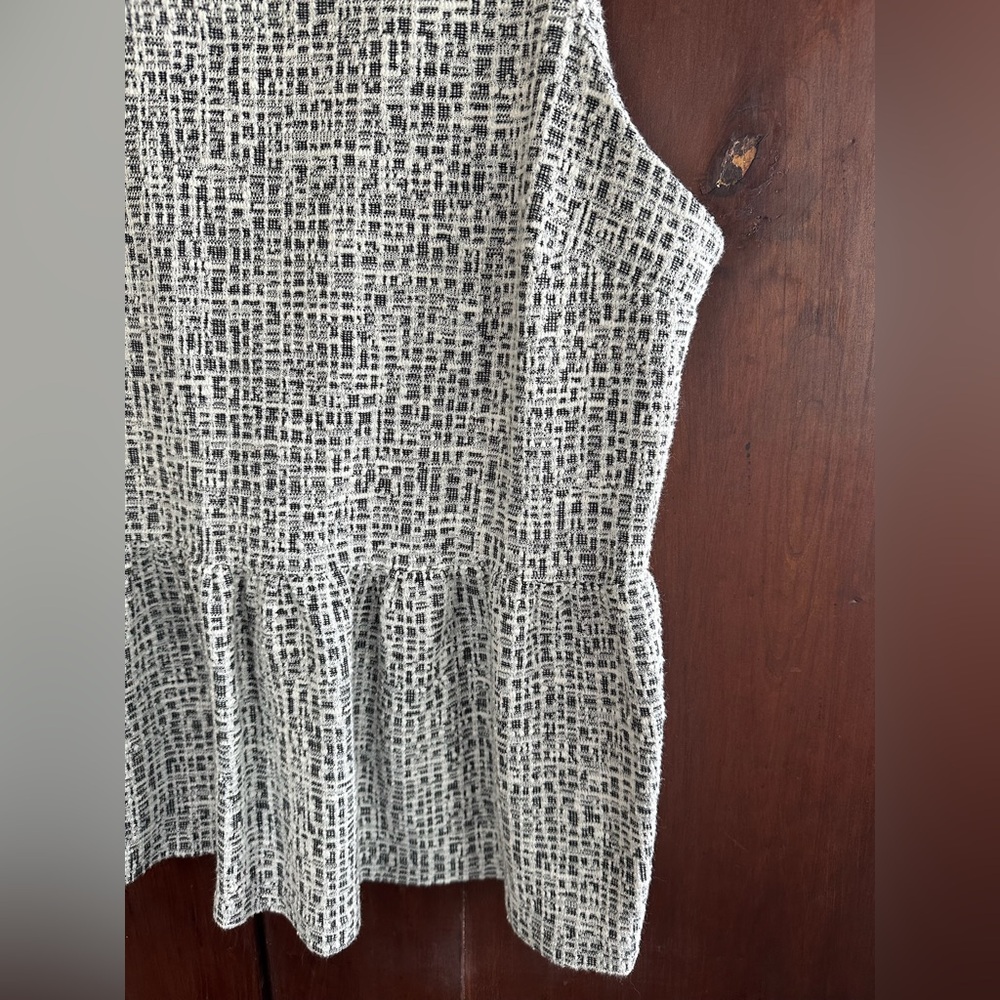Amadi Texture Sleeveless Peplum Top - Picture 5 of 10